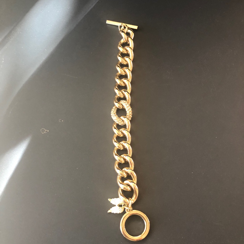 Victorias Secret Gold Charm Wings Bracelet Toggle Closure 14$